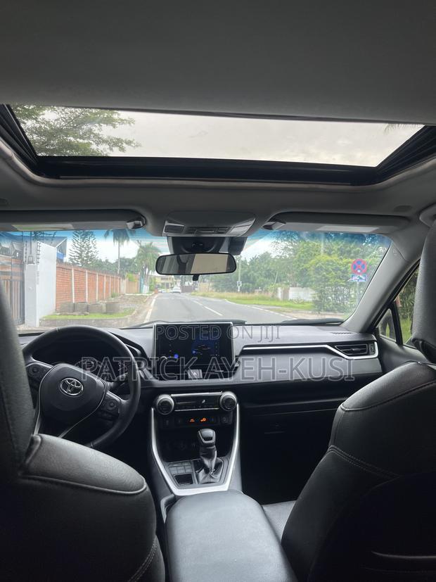 Toyota RAV4 XLE Premium AWD 2024 Red