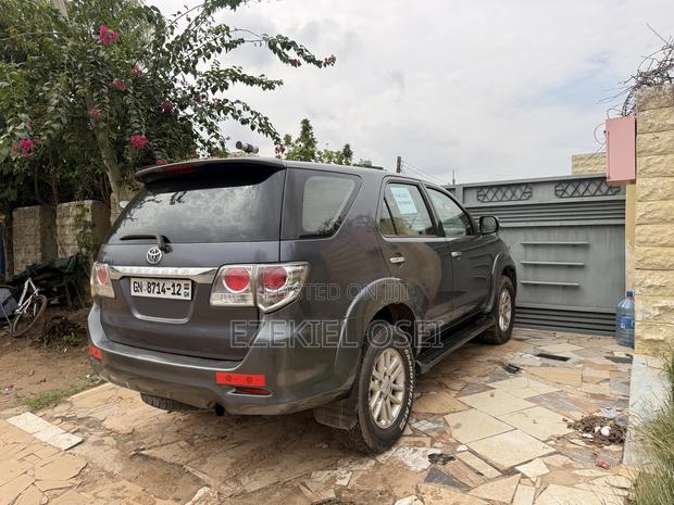 Toyota Fortuner 2.5 D AWD 2012 Silver