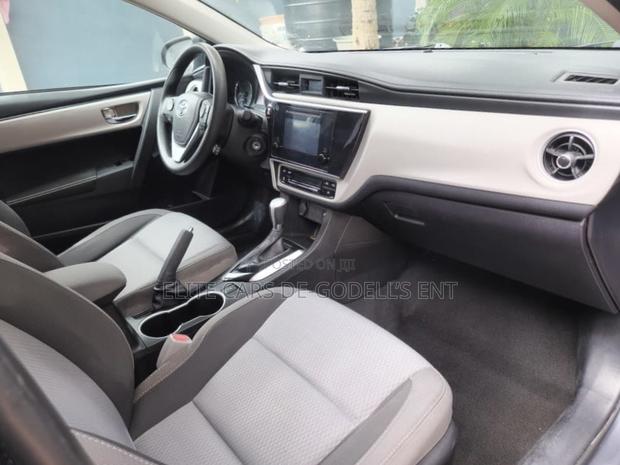 Toyota Corolla LE (1.8L 4cyl 2A) 2018 Gray