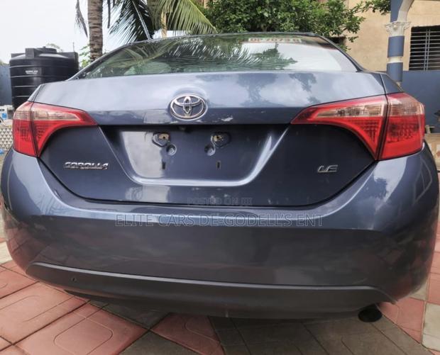 Toyota Corolla LE (1.8L 4cyl 2A) 2018 Gray