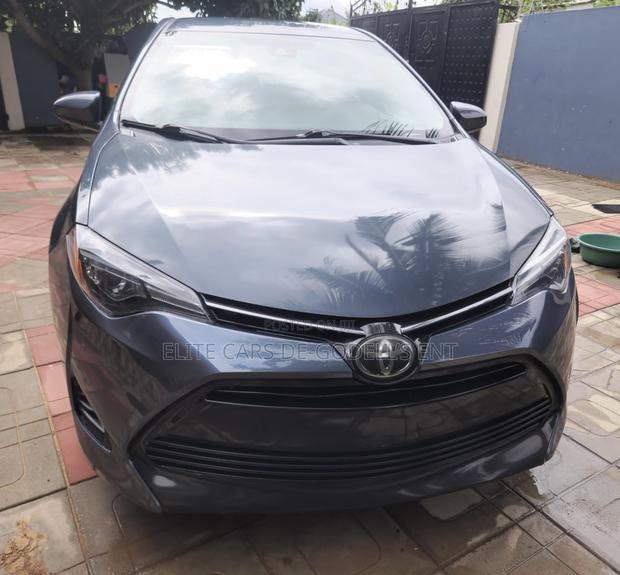 Toyota Corolla LE (1.8L 4cyl 2A) 2018 Gray