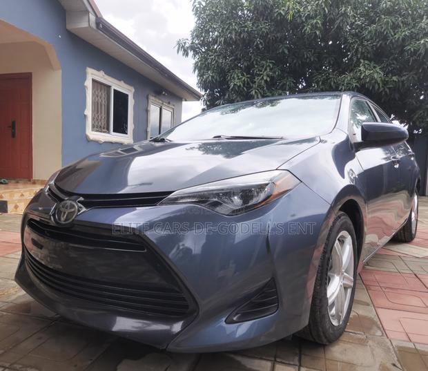 Toyota Corolla LE (1.8L 4cyl 2A) 2018 Gray