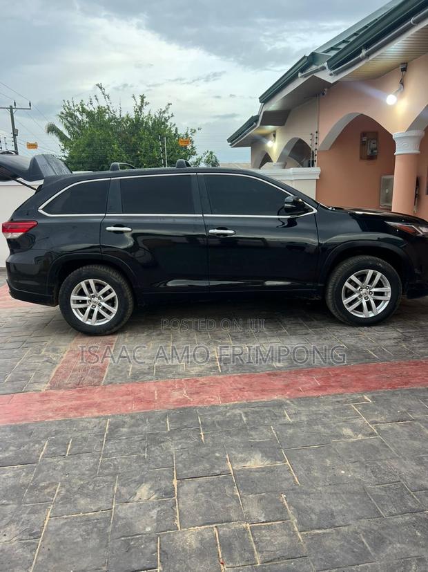 Toyota Highlander LE 4x2 (2.7L 4cyl 6A) 2018 Black