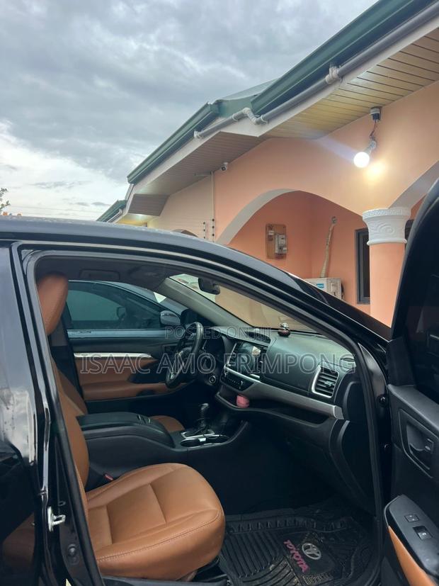 Toyota Highlander LE 4x2 (2.7L 4cyl 6A) 2018 Black