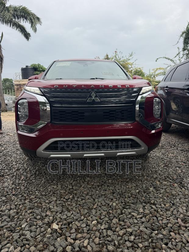 Mitsubishi Outlander SE 2022 Red
