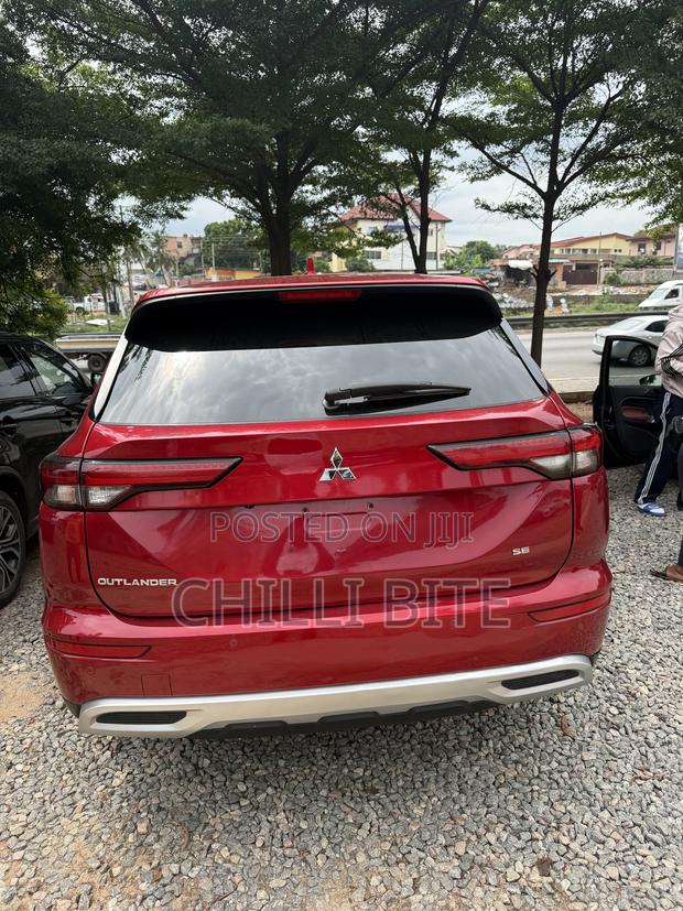 Mitsubishi Outlander SE 2022 Red