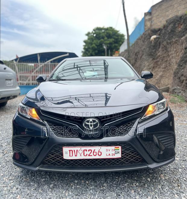 Toyota Camry SE FWD 2020 Black
