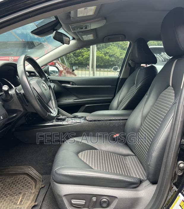 Toyota Camry SE FWD 2020 Black