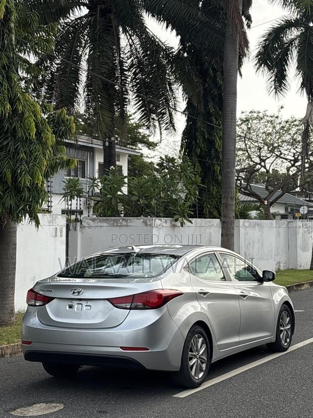 Hyundai Elantra Limited 4dr Sedan (1.8L 4cyl 6A) 2015 Silver