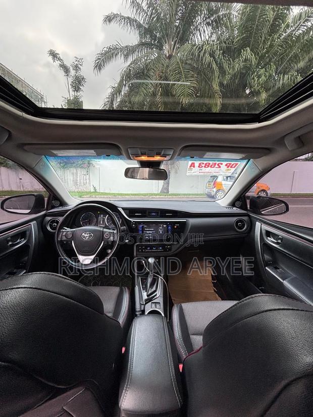 Toyota Corolla SE 4dr Sedan (1.8L 4cyl CVT) 2017 Silver