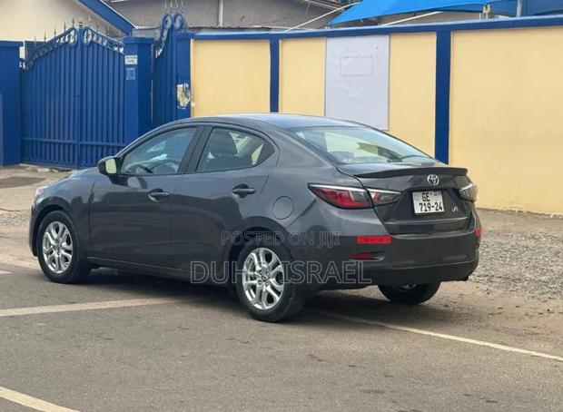 Toyota Yaris iA 1.5 FWD 2018 Gray