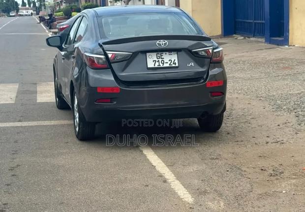Toyota Yaris iA 1.5 FWD 2018 Gray