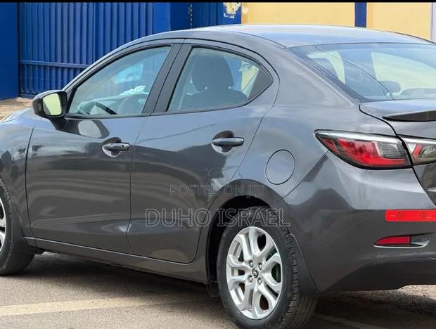 Toyota Yaris iA 1.5 FWD 2018 Gray