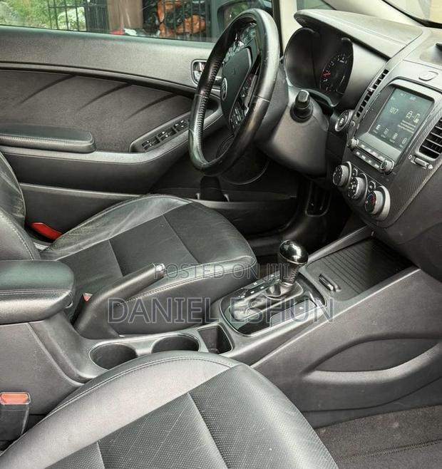 Kia Forte EX Hatchback 2017 Black