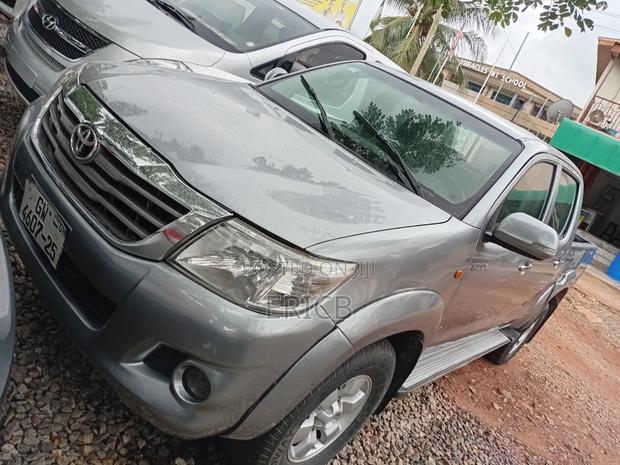 Toyota Hilux 2012 Gray