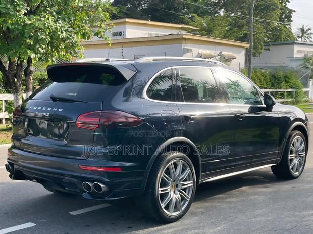 Porsche Cayenne S AWD 2018 Blue