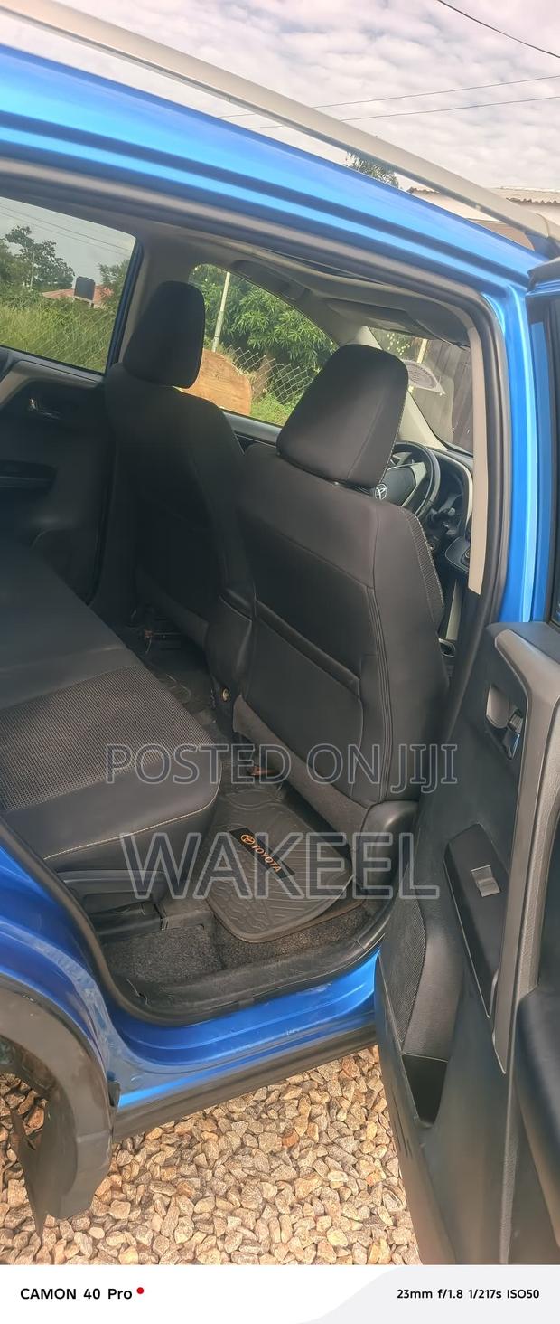 Toyota RAV4 XLE 4dr SUV AWD (2.5L 4cyl 6A) 2018 Blue