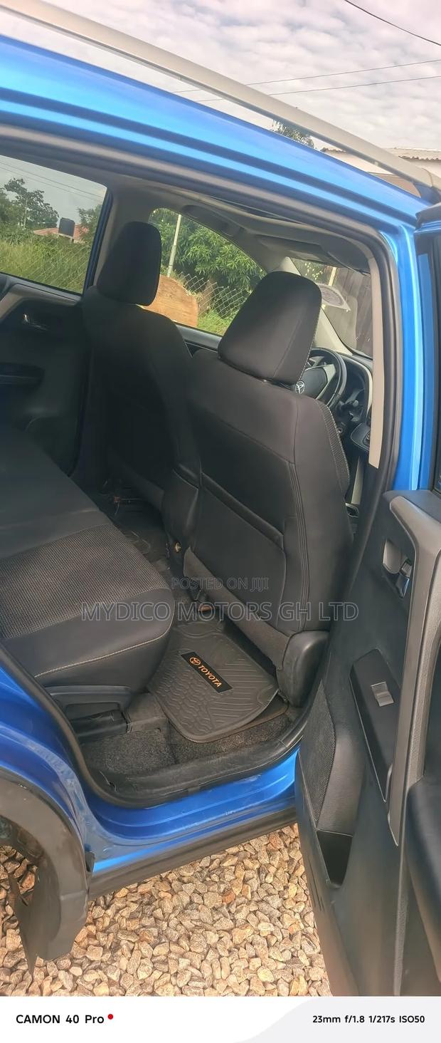 Toyota RAV4 XLE 4dr SUV AWD (2.5L 4cyl 6A) 2018 Blue
