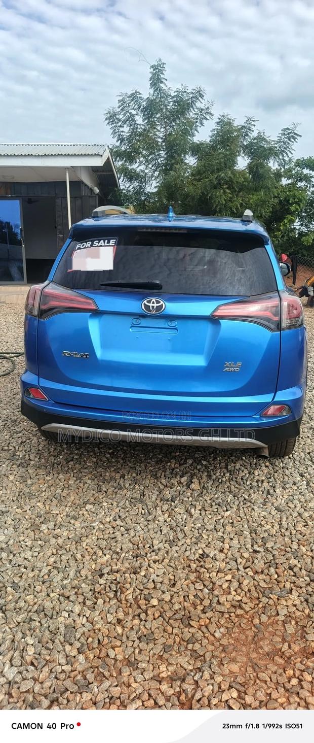 Toyota RAV4 XLE 4dr SUV AWD (2.5L 4cyl 6A) 2018 Blue