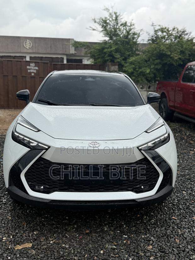 Toyota C-HR 2025 White