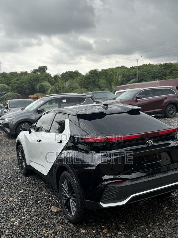 Toyota C-HR 2025 White