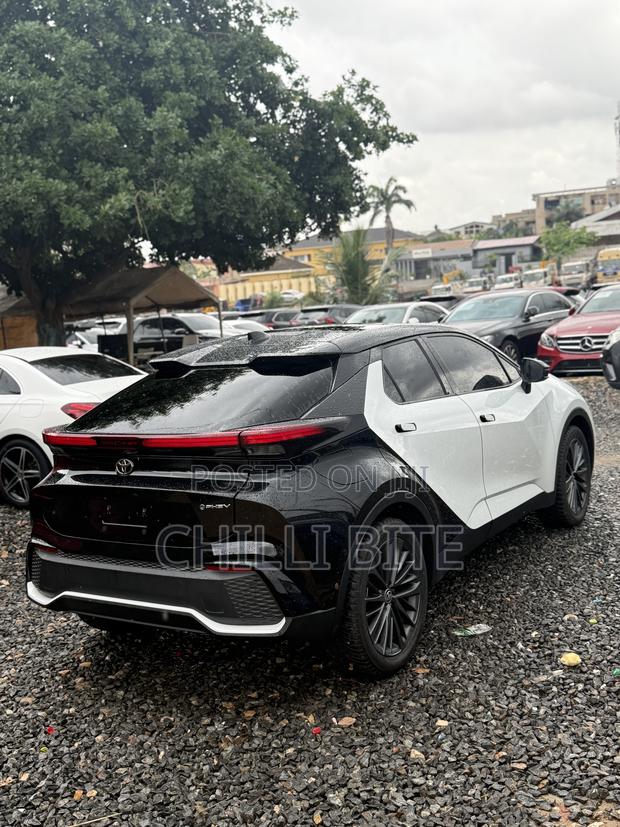 Toyota C-HR 2025 White