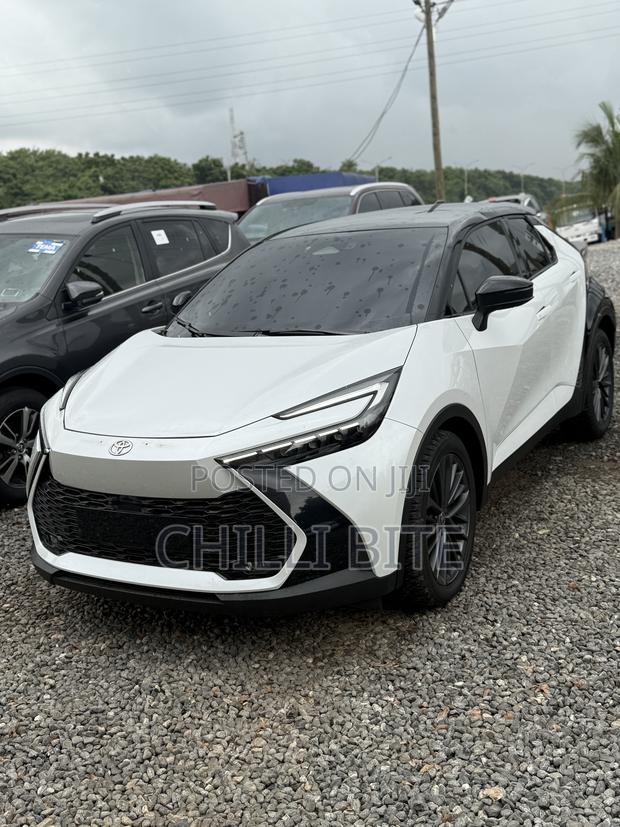 Toyota C-HR 2025 White