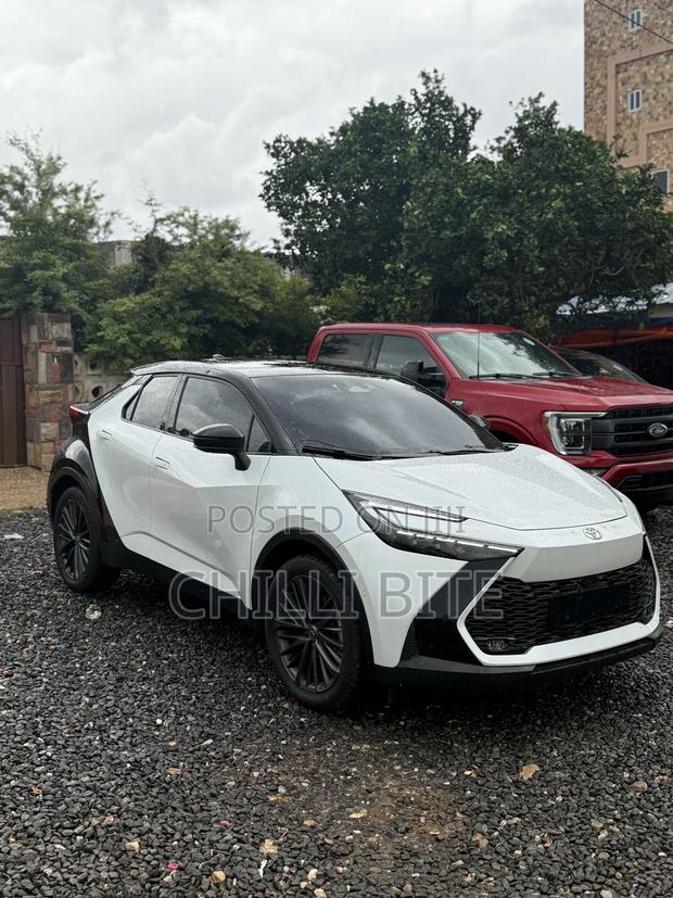 Toyota C-HR 2025 White