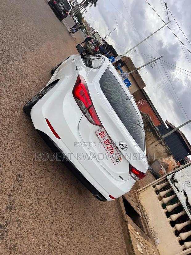 Hyundai Elantra Limited Sedan FWD (1.8L 4cyl 6A) 2016 White