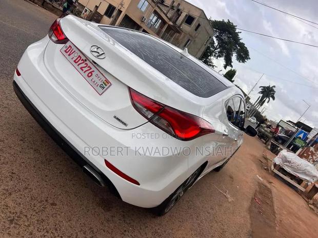 Hyundai Elantra Limited Sedan FWD (1.8L 4cyl 6A) 2016 White