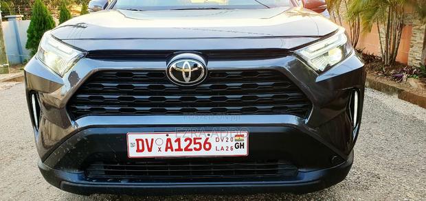 Toyota RAV4 XLE Premium 2025 Gray