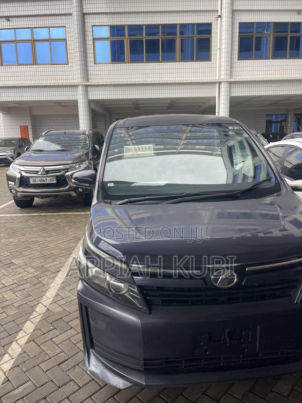 Toyota Voxy 2015 Purple