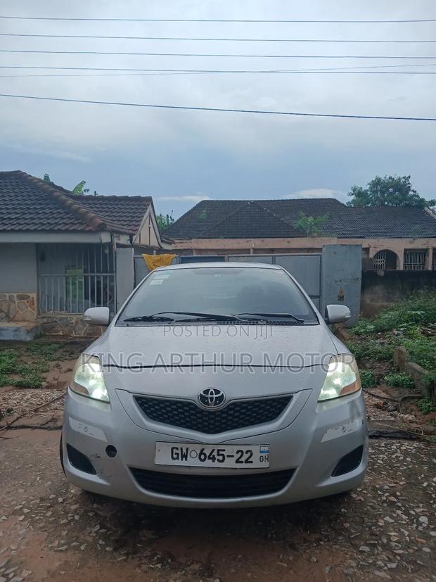 Toyota Belta 2010 Silver