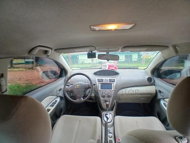 Toyota Belta 2010 Silver