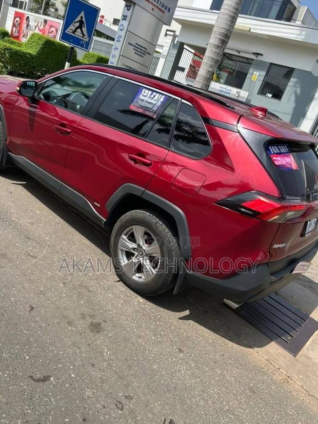 Toyota RAV4 XLE 2022 Red