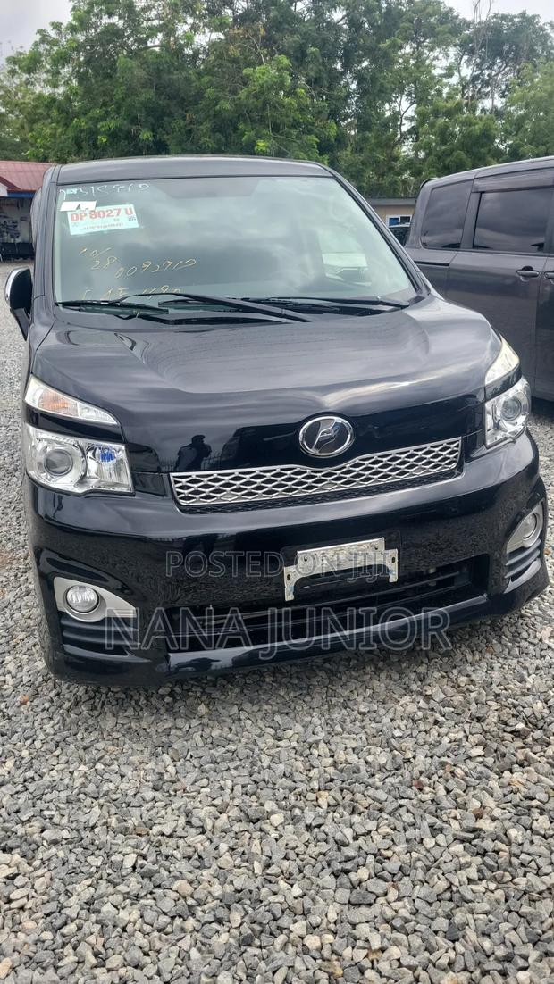Toyota Voxy 2012 Black