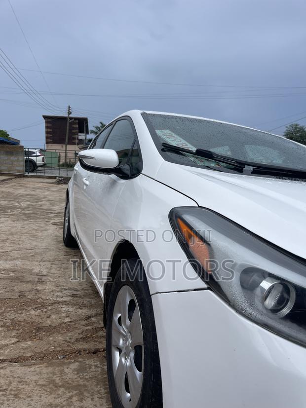 Kia Forte EX Hatchback 2017 White