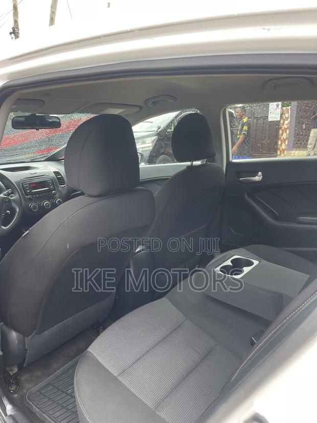Kia Forte EX Hatchback 2017 White
