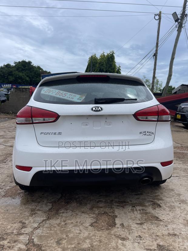 Kia Forte EX Hatchback 2017 White