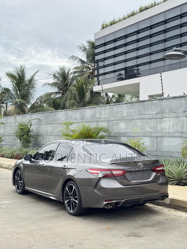 Toyota Camry XSE (2.5L 4cyl 8A) 2019 Gray