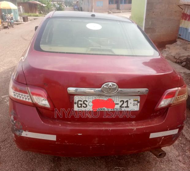 Toyota Camry Base 4dr Sedan (2.5L 4cyl 6M) 2010