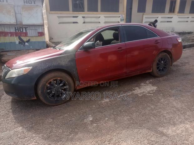Toyota Camry Base 4dr Sedan (2.5L 4cyl 6M) 2010