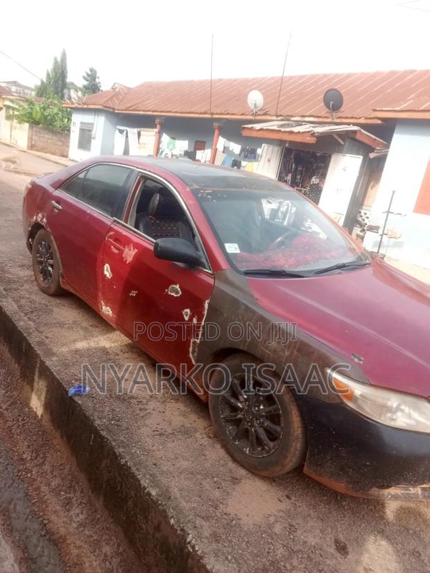Toyota Camry Base 4dr Sedan (2.5L 4cyl 6M) 2010