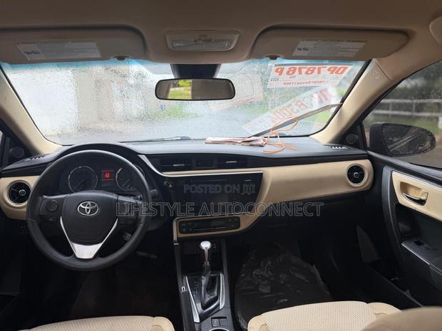 Toyota Corolla LE ECO 4dr Sedan (1.8L 4cyl CVT) 2017 White