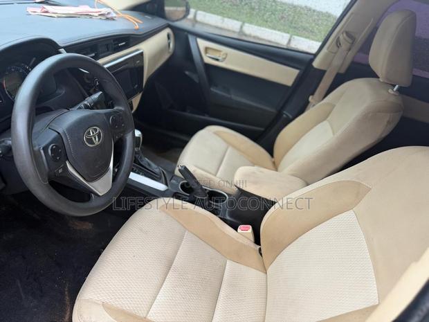 Toyota Corolla LE ECO 4dr Sedan (1.8L 4cyl CVT) 2017 White