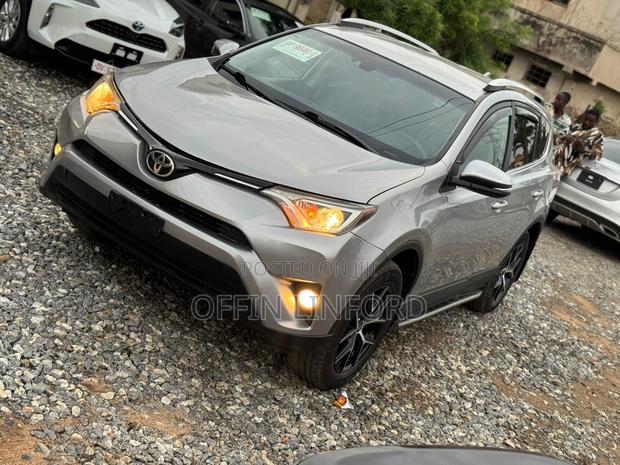Toyota RAV4 LE FWD (2.5L 4cyl 6A) 2016 Gray