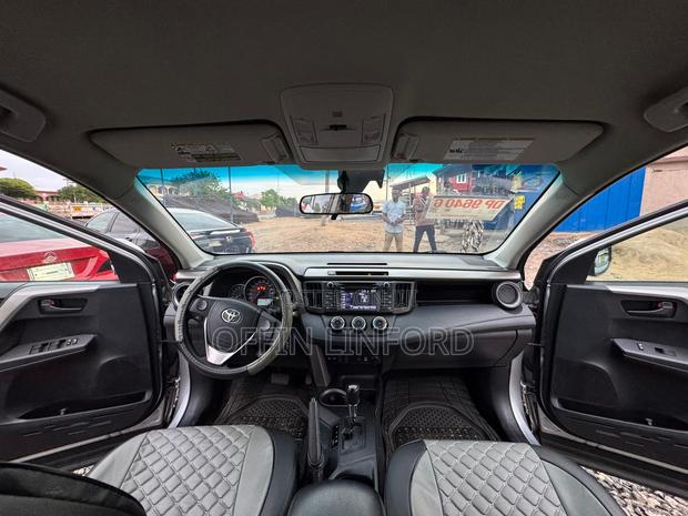 Toyota RAV4 LE FWD (2.5L 4cyl 6A) 2016 Gray