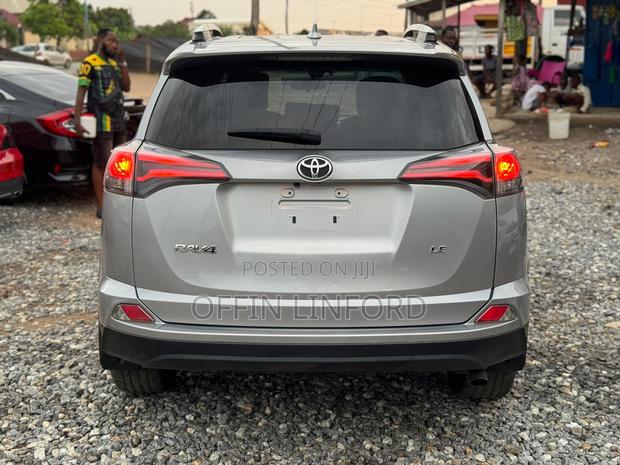 Toyota RAV4 LE FWD (2.5L 4cyl 6A) 2016 Gray