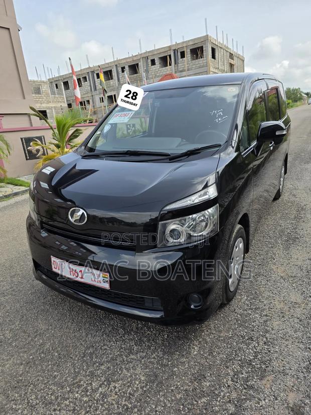 Toyota Voxy 2011 Black