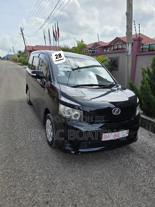 Toyota Voxy 2011 Black